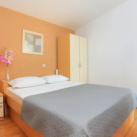 Apartment By The Sea Podgora, Makarska - 16630 *